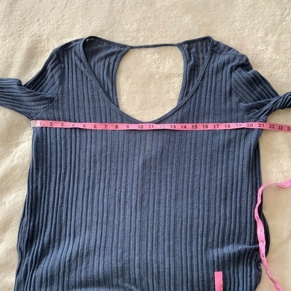 𝅺FREE People We The Free Long Split Keyhole Top - Picture 6 of 7